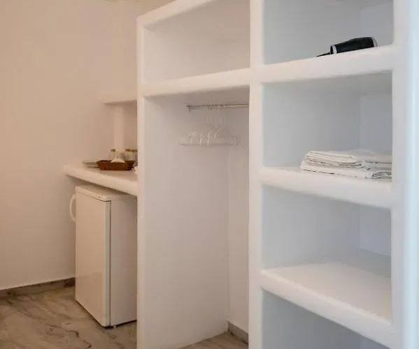 Aegeon Garden בית הארחה